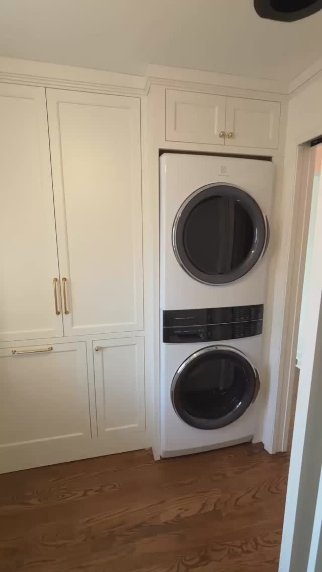 New home, fresh start! Moving can be overwhelming, but with the right systems in place, everything finds a home—efficiently and stress-free. I help you unpack, organize, and create a space that feels functional and peaceful from day one. Ready to settle in without the chaos? Let’s make your move effortless! #ProfessionalOrganizer #MoveInReady #OrganizedLiving #organizedhome #organizedlife #closetgoals #mainlinemoms #mainlinepa #mainline #efficientliving