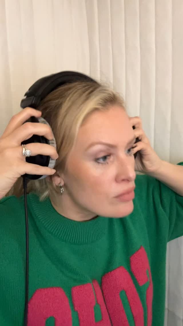 Tickled pink to be nominated for two One Voice awards this year! For my Gaming demo performances and for my IVR/on hold messaging.
I’ve been feeling a little under the weather this week but I didn’t want it to end without acknowledging my gratitude to the judges and all of the team at @gravyforthebrain who make this magic happen. Thank you 💫
More to follow soon.
#grateful #britishvoiceactor #awardnominee #ova2025 #northernvoiceover #actor