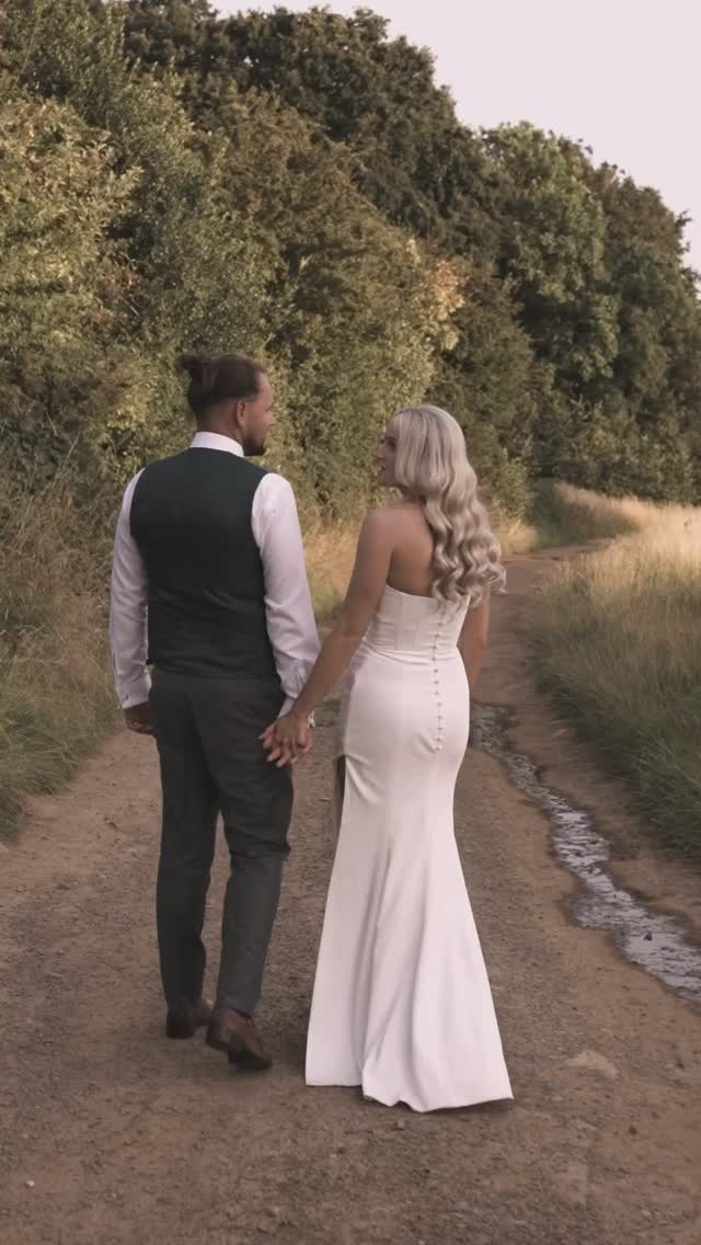 When nature weaves its magic.
When the elements of a perfect golden hour come together! Mickleton Hill Farm offering the incredible backdrop
@matthoranphotography - photographer
@mickletonhillsfarm - venue
@georgina.rose.events - event planner
#Goldenhour #mickletonhillsfarm #weddingvideo #weddingteaser #weddingvideographer