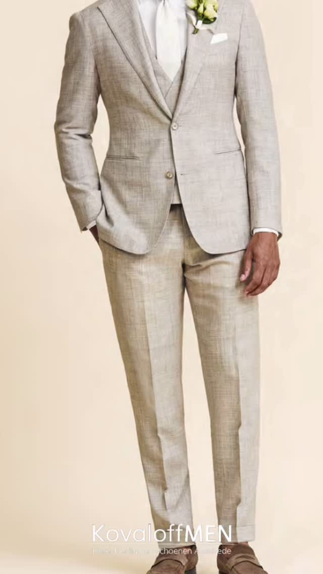Een trouw op de planning? Op deze grote dag wil je er op je best uitzien – en daar hoort een perfect maatpak bij! 👔 Wij helpen je om een uniek pak samen te stellen, volledig afgestemd op jouw stijl en wensen.
Maak een afspraak en ontdek hoe wij jouw trouwlook tot in de puntjes verzorgen.
#trouw #bruidegom #maatpak #weddingstyle #kovaloff #menswear