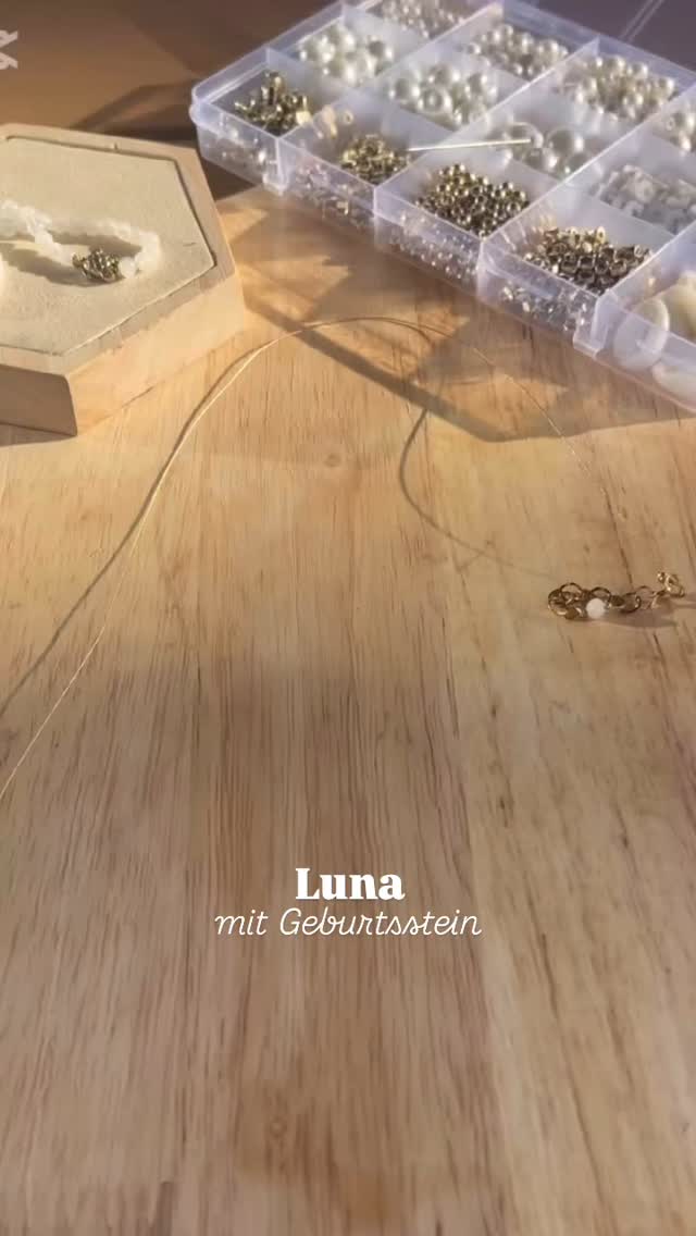 Meet Luna 😍
Mit Mondstein und deinem passenden Geburtsstein ist sie nicht nur ein optischer Hingucker sondern unterstützt dich auch in deiner Weiblichkeit und Stärke 🫶🏼
#manuka #heilsteine