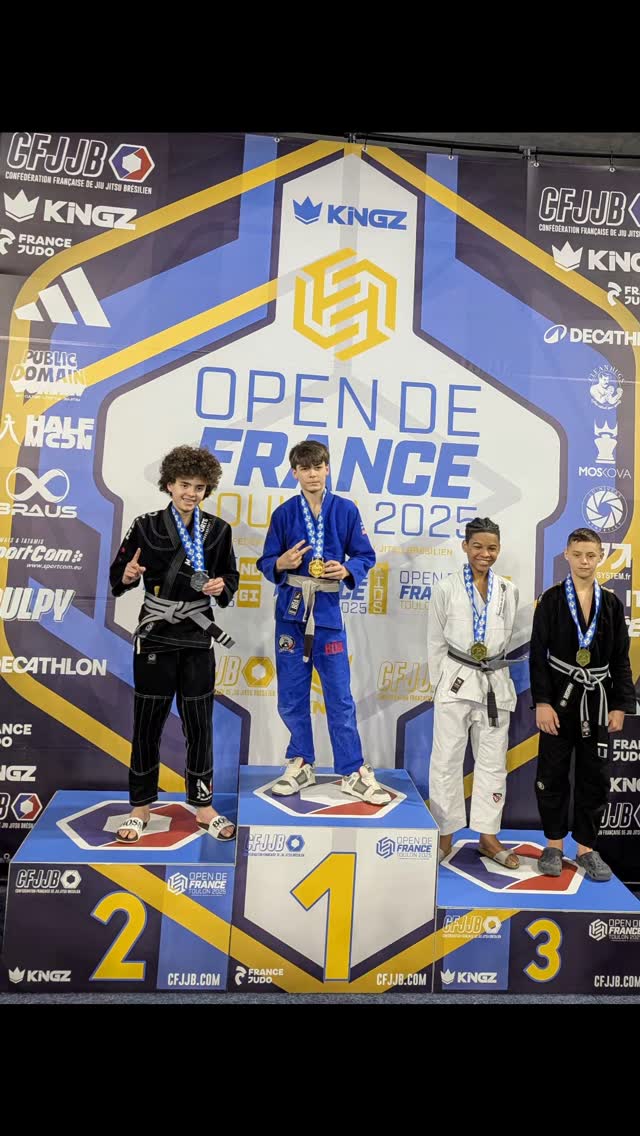 Open de France Toulon Kids
Notre seul combattant @momo_bjj38 du jour qui se hisse à la seconde place après un premier combat gagné par soumission et une finale perdue malheureusement sur la fin de combat.... encore un peu de stratégie de combat à travailler pour le championnat de France en avril, une graine de champion en devenir 🔥🔥🔥 !
@infinity_combat
@martial.sports
#jjb #bjj #champsurdrac #jjbkids #claix #bjjgrenoble
