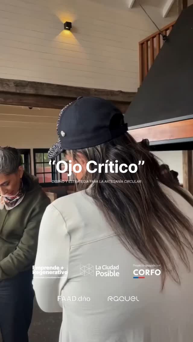 🌿 Impulsando emprendimientos circulares en Chiloé
El Taller Ojo Crítico, parte del programa Emprende + Regenerativo, ejecutado por La Ciudad Posible e impulsado por Corfo Los Lagos.
La jornada reunió a los y las artesanos locales, participantes del programa Emprende + Regenerativo, para fortalecer sus diseños y recibir observaciones por parte de Claudia Jiménez (Departamento de Diseño de la Universidad Católica de Temuco) y Dito Fernández (Fundador de Raquel Upcycling). ♻️
📍 La jornada, desarrollada en Parque Rilán, contó con revisiones personalizadas junto a espacios de aprendizaje enfocados en sostenibilidad y diseño regenerativo.
#EmprendeMásRegenerativo #EconomíaCircular #Sostenibilidad #LaCiudadPosible