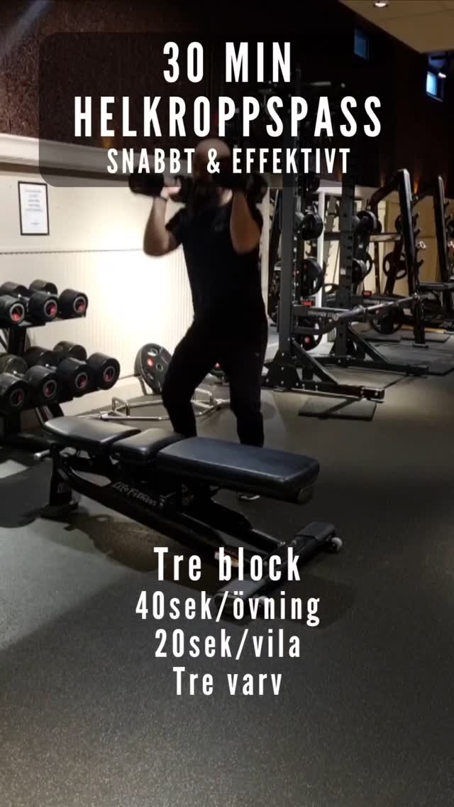 🔥 30-minuters helkroppspass 🔥
📌 Upplägg: 3 block, 2 övningar per block, jobba 40 sek/övning – vila 20 sek mellan varje. Upprepa varje block 3 varv innan du går vidare.
🔹 Block 1 – Styrka & Kraft
1️⃣ Knäböj med hantlar/kettlebell (håll vikten vid bröstet, kontrollera tempot)
2️⃣ Push-ups eller bänkpress med hantlar
🔹 Block 2 – Kondition & Explosivitet
3️⃣ Roddmaskin 150–200 meter
4️⃣ Box jumps eller step-ups med vikt
🔹 Block 3 – Core & Uthållighet
5️⃣ Hängande knälyft eller hollow hold
6️⃣ Russian twists med vikt
💥 Total tid: ca 30 minuter
💡 Perfekt när du vill få in styrka, flås och core i ett pass!
📲 Testa och tagga oss om du kör passet! 💪🔥
#gymdanderyd
#utmaning
#träningsverketdanderyd
#motivation
#träning
#gym
#danderyd
#enebyberg
#danderyd
