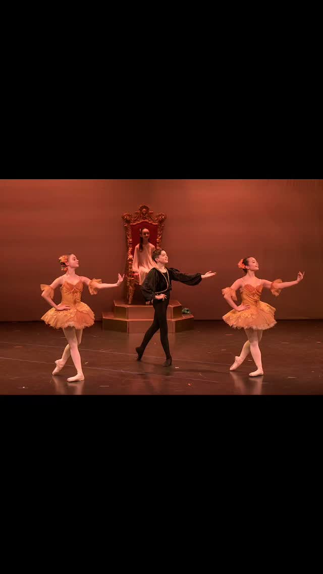 Nutcracker seems a long time now!
#tutu #tututuesday #nutcrackers #childrenballet #ballet #performance #dance