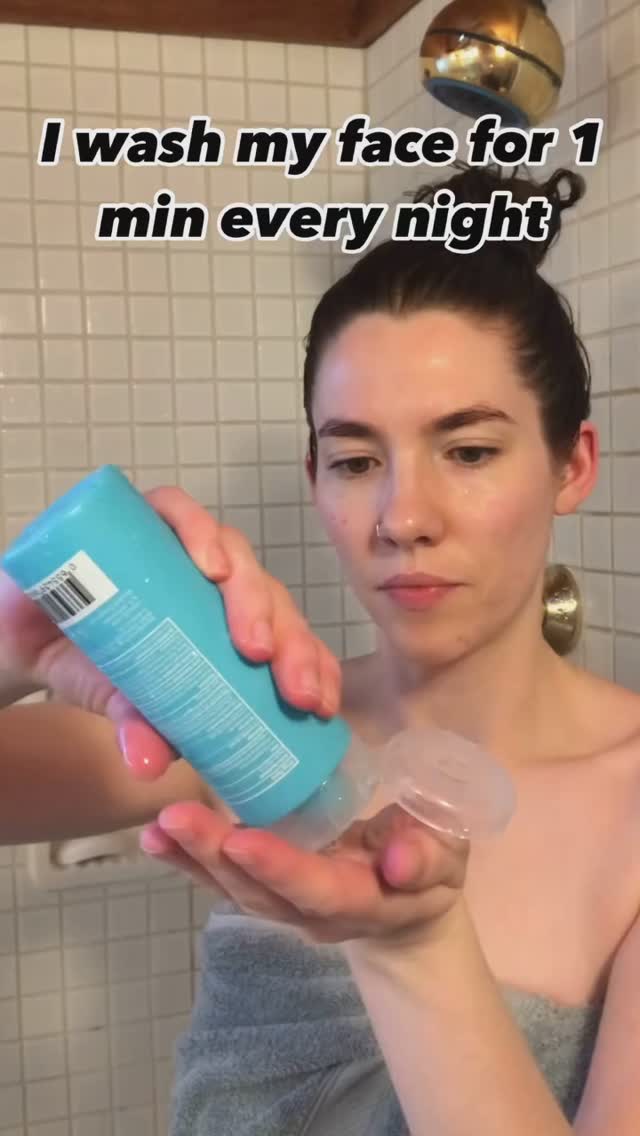 Cleansing is *essential* for healthy skin. When we leave our house, we’re exposed to pollutants from the environment (like car exhaust!). Even if we don’t leave our house, our skin collects bacteria from makeup, food residue, touching our face, etc. Our skin is exposed to *a lot* & does the majority of its repair work overnight, so it is truly essential to properly clean your skin so that the repair work can be as efficient as possible.
That 15 second wash just ain’t cutting it! Aim for at least 1 min at the end of every day - I love to incorporate some facial massage moves in there, because it feels pretty damn good 💕
#skincare #aginggracefully #aginggratefully #antiaging #lifestyle #facewash #facialmassage #holistic #holisticliving