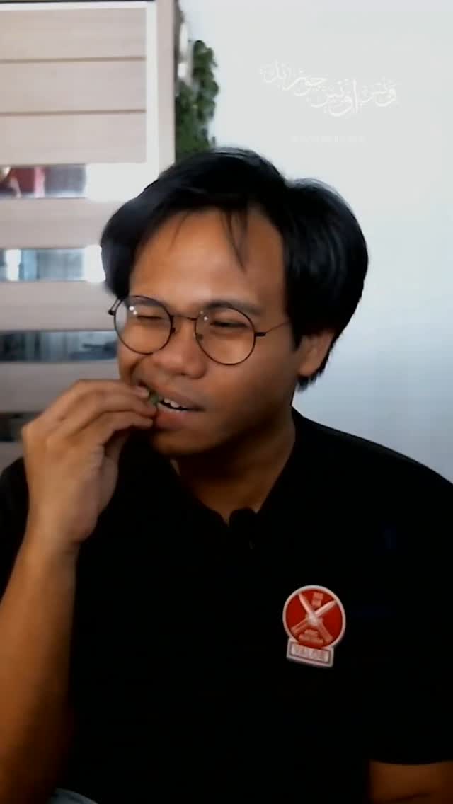 I finally got to eat the daun sirih, which my grandfather was renowned for farming on Ubin, and it's pretty life-changing. But sirihs-ly though, you should at least try the daun sirih once in your life