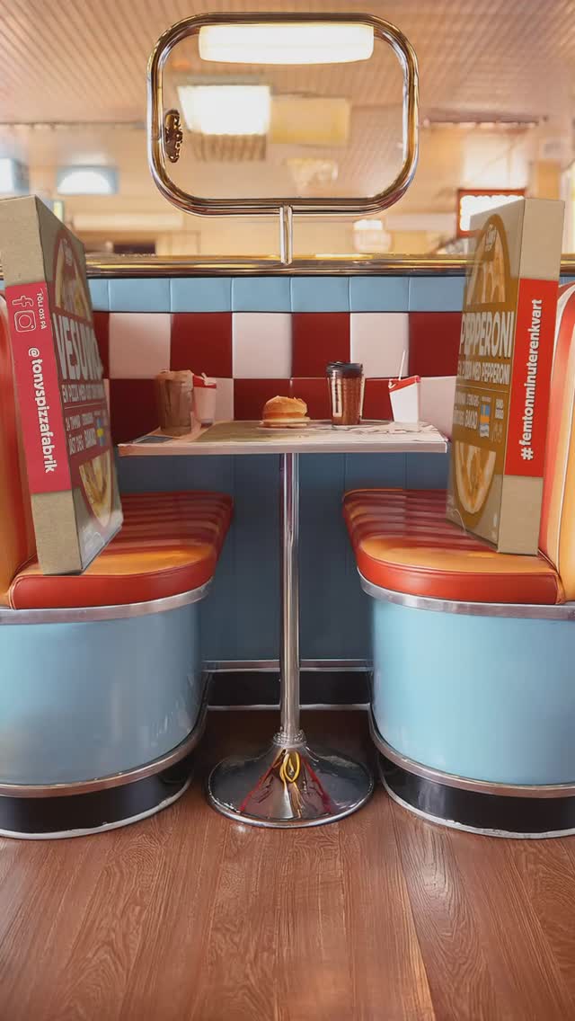 Efter mycket stelt kallprat i frysen 🥶🥶 tog äntligen Peppe mod till sig och frågade Veronica på en dejt! ❤️🍕
Och här börjar en stenugnsbakad kärlekshistoria ❤️🥳…… to be continued ❤️
Happy Valentine’s Day eller vad man nu säger 🍕
#valentinesday #happyending #baby #pizza