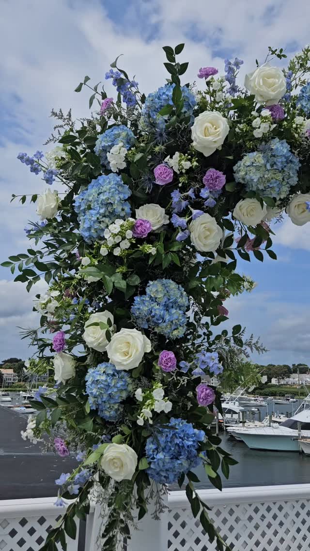 Ceremony ➡️ Sweetheart Table
We almost always repurpose the ceremony flowers. It is such a great way to get a little extra mileage out of your investment and have more flowers at the reception!
.
Vendors:
Venue @wychmerebeachclub @wychmereevents
Venue Coordination @e_murphyyy
Entertainment + Photo Booth @capetunes
Photos @kandaphotography_ma
Dress @madilanebridal @ohhappybrides
Florist @gardenpartycapecod