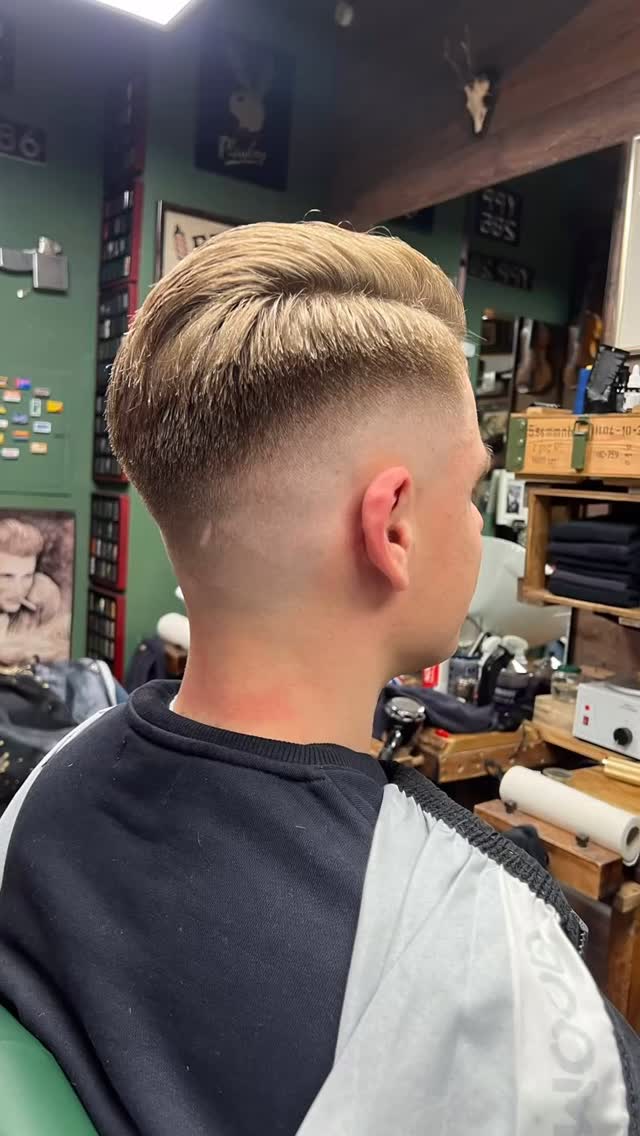 #wir können Haare schneiden #haareschön #barbiere #barbershop #herrenfrisur