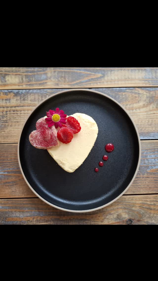 Wishing all our lovely couples - past, present & future - a very โค๏ธ Happy Valentine's Day! โค๏ธ
#valentines
#yorkshirepartycompany
#eventcatering
#everlastingloveofdessert
#sweettooth