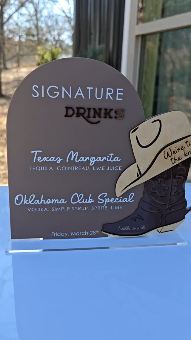 Such a cute bar sign for that real country flavor!
#countrywedding #cowgirl #cowboy #lasermade #acrylicdetails #acrylicsign #barmenu #acrylicbarmenu #weddingdetails #custommade