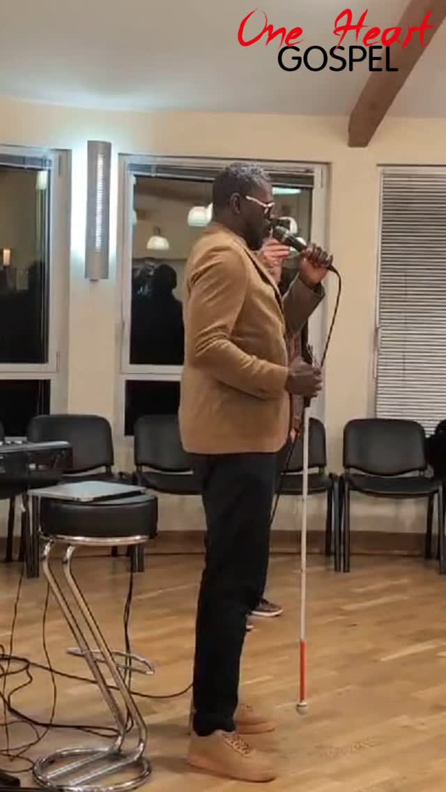 🎶 Un moment inoubliable avec Kessy Mac Queen ! 🎶
Hier soir, nous avons eu l'honneur d'accueillir le talentueux @kessy_mac_queen et son producteur Derby lors de notre répétition. 🙌🎤
Un instant magique où la musique a transcendé les voix et les cœurs. Kessy nous a écoutés puis a chanté avec nous, partageant son énergie et son passion du gospel ! ❤️✨
#oneheartgospel #kessymacqueen #gospel #gospelmusic #tournefeuille #toulouse #occitanie #hautegaronne