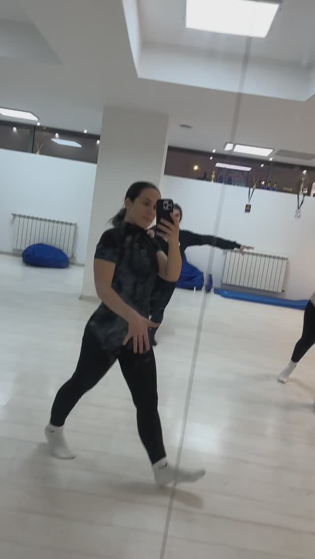 🔥🔥High Heels Dance!
🔜🔜 Back in the schedule
❗️👠 Suntem singurul studio din București care pune la dispoziție închirierea unei perechi de pantofi cu toc special destinați unor astfel de clase.
#heels #highheels #dancestudio #AerobicStudio #sanopassfit #7card #esx #dance