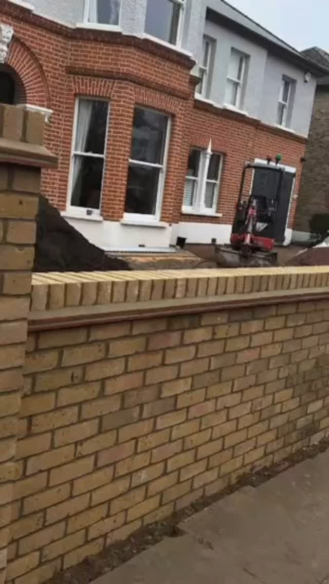 Just a few of our garden walls 👌🏻. #djjprojectsltd #dayinthelifeofabricklayer #goldentrowel #generalbuilders #essexbuilders #buildersofessex #buildersofinsta #extensions #refurb #newbuilds #bricklayers #essexbricklayers #bricklayersofinstagram #steelstructure #steelfabrications #guildofmastercraftsmen #carpentry #projectmanagement