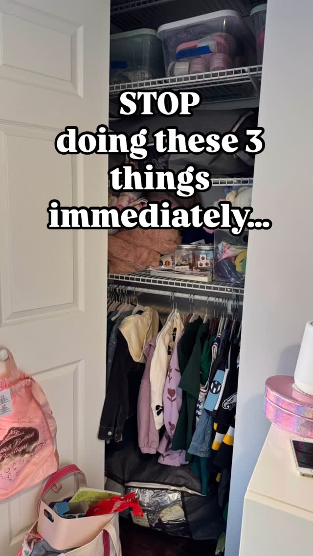 🛑 STOP doing these 3 things immediately…..
1. Underutilizing storage space
2. Putting low touch items in prime spaces
3. Not finding everything a home to live
#kidsroomorganization #organizedhome #organizedlife #mainline #mainlinemoms #philadelphia #cityliving #mainlinepa #organization #