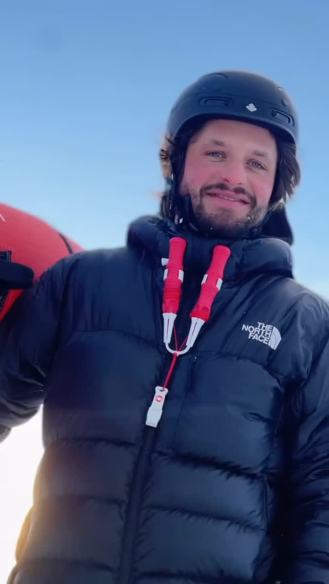 A brave group of first-timers met me on the frozen waters this weekendâŠ.
They all learned to master their dragons and flyyyy across the ice with blades of steeeel under their feet!
Now itâs your turn!
Open ice wing workshops this weekend and next in sthlm, click on the link in my bio to read more.
Comment if you want to join!
@surfspot_sweden @lejonkungen @freewing.world