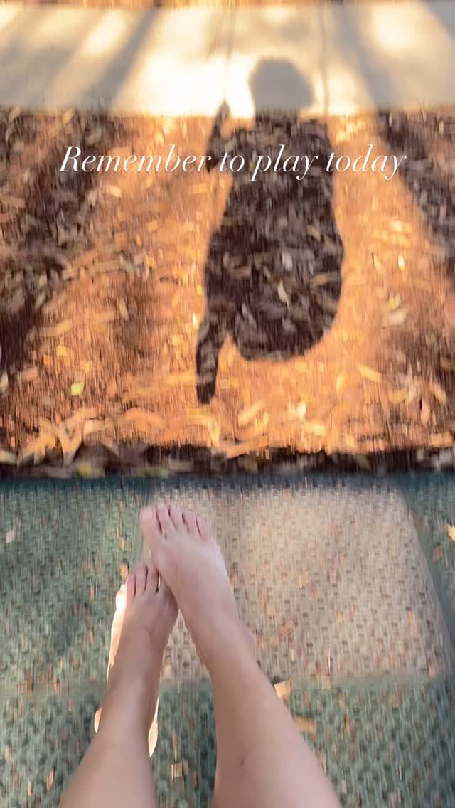 About 5mins into my swinging, I decide to record to share the joy of play! Flowing through the air, blowing the business of the day away. I highly recommend a walk to your local park and letting your inner child chill and play #fun #play #besilly #nojudgement #carefree