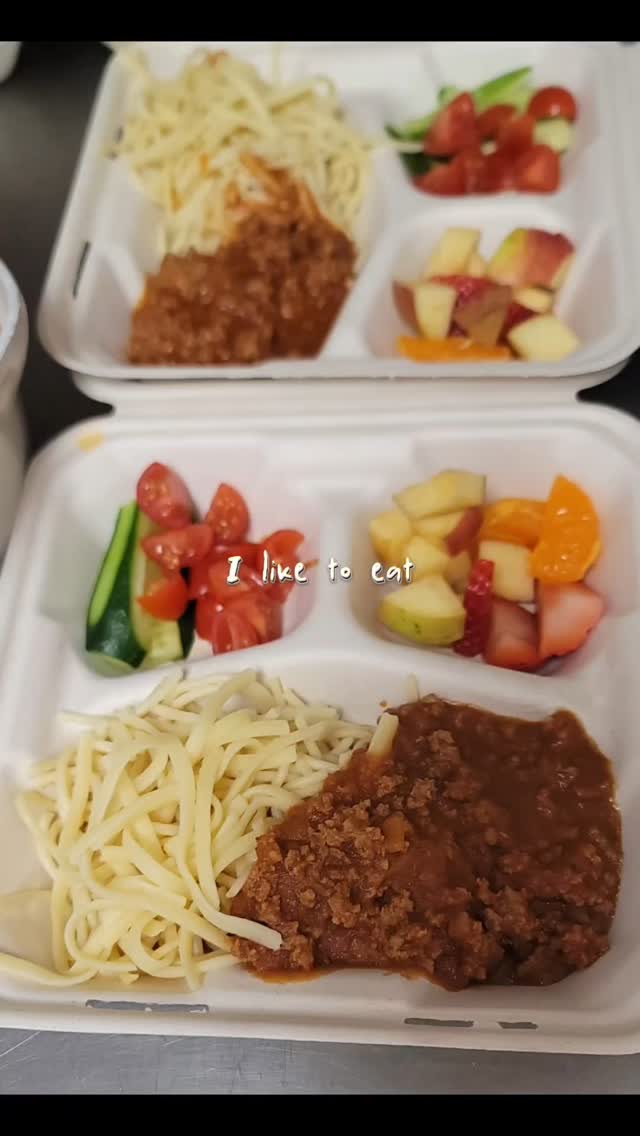 So excited to be partnering with Sage Catering to bring kosher hot lunches to our students at Jewish Beginnings! Day one was already a huge hit!
#KosherHotLunch #JewishBeginnings #SageCatering