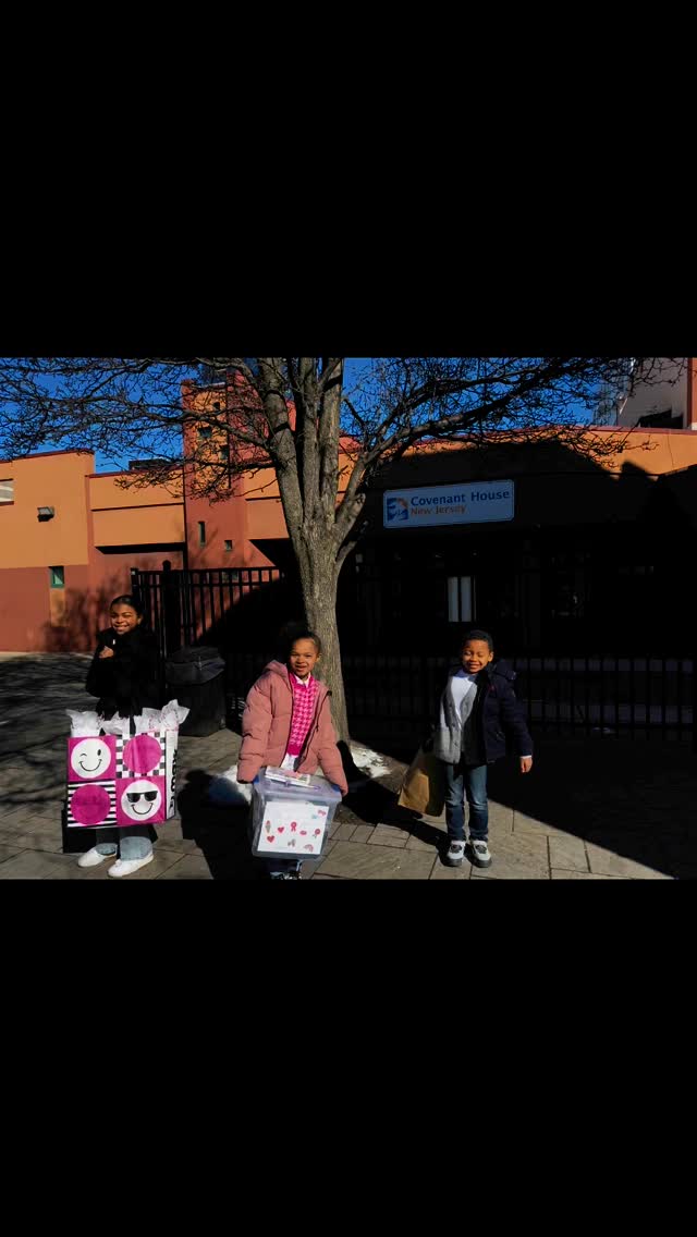 On Valentine’s Day 2025, Project Beautiful had the amazing opportunity to partner with New Jersey entrepreneur William Bridges, the owner of South Plainfield’s (NJ) @chickfila to host a special lunch for the teens of @covenanthousenj 🩷❤️
Mr. Bridges discussed his journey in education @howard1867 @rutgersu and business, as well as shared with the teens his pillars for personal and professional success. Project Beautiful gifted the teens with Beautiful Bags filled with genderless, self-care items such as shower steamers, lip and face masks, Dove body washes ( thank you @unileverusa ), Youth to the People Moisture Creams @youthtothepeople , chapsticks, deodorants, personal diaries and pens, chewing gum and candies, and lots of other fun goodies and products to let them know that others are thinking of them! For the men, Project Beautiful also received a donation of 50 new @skims boxer briefs it provided to the teens’ dress shop, where teens can source needed clothing items from everyday wear to business attire for job interviews. 🩷🩷🩷🩷@covenanthousenj is doing amazing things to serve youth experiencing homelessness or other difficult challenges in our community! Project Beautiful is proud to support their teens for the fifth year in a row!
#volunteering #love #service #giveback #donate #charity #helpingothers #makeadifference #family #communitysupport #leadership #communitylove #communityservice #community #volunteer #supportteens #morebeauty #moreconfidence
