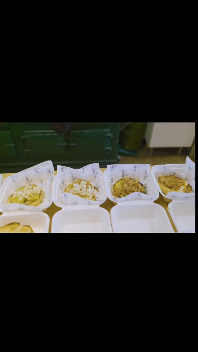 Party plans? We’ve got you covered! Our food truck is available for private functions—bringing delicious flavors straight to you. 🍔🚚✨
Email us at theo-seb@smithsofbourton.com to book!