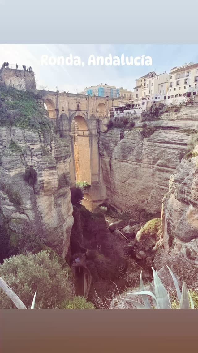 Ronda in the Andalucían region of Spain is a must see city like Seville. The views and the history here are stunning. The ancient bridge and bullring are just a couple of sights to see.
www.BubblyTourist.com
#bubblytourist #travelmore #traveltheworld #travel #vacation #travelblogger #travellerlife #ronda #Spain #bullring #ilovetotravel #Andalucía #iloveandalucia #travelmoretravelbubbly
