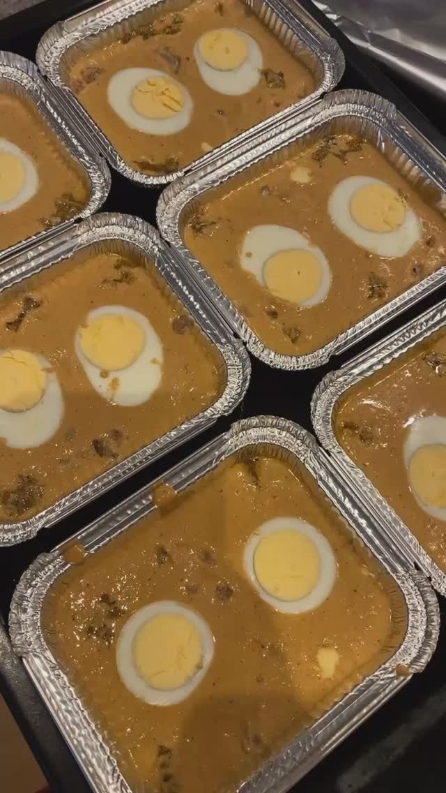 Our delicious oven baked Moi moi is made with blended beans, grilled peppers, boiled egg, corn beef, tasty fish chunks and spices. It’s always a hit 😋 order yours today @nomieskitchen