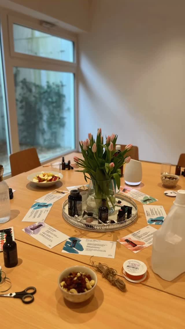 DIY WORKSHOP
für Bestandskunden aus dem @awakeninghealth_ Oils-Team 💛
••••••••••••
„Wenn du liebst was du tust, fühlt es sich nie wie Arbeit an“ #ölverliebt #teamliebe