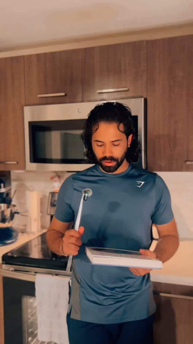 Aprendiendo a cocinar como en Le Cordon Blue (@lecordonbleuparis )
parte 1:
Sopa de Cebolla Gratinada
Prepárala en casa y déjate llevar por los sabores de la cocina francesa.
✨ Ingredientes simples, resultados espectaculares.
Ingredientes:
10 g de Mantequilla (aproximadamente 2 cucharaditas)
210 g de Cebollas, en rodajas (aproximadamente 1/2 libra)
500 ml de Caldo de res (o mitad de res y mitad de pollo)
Sal al gusto
Pimienta al gusto
10 ml de Jerez (opcional, aproximadamente 2 cucharaditas)
2 rebanadas de Pan francés (de aproximadamente 1 cm de grosor cada una)
60 g de Queso Gruyere o Suizo, o una mezcla, rallado grueso
#SopaDeCebolla #RecetasFrancesas #CocinaGourmet #CenaRomántica #RecetasFáciles #ChefEnCasa #lecordonbleuathome #lecordonbleuparis #lecordonbleu