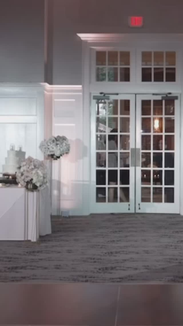 ✨ Making memories that last a lifetime! Introductions and our first dance hit differently when delivered with class and elegance from Adam J. Here’s to capturing hearts and creating unforgettable moments!💖
#FirstDance #ElegantMoments #ForeverStartsToday #dontmissabeat #wedding #introductions
🎥 @mixsoundvideo