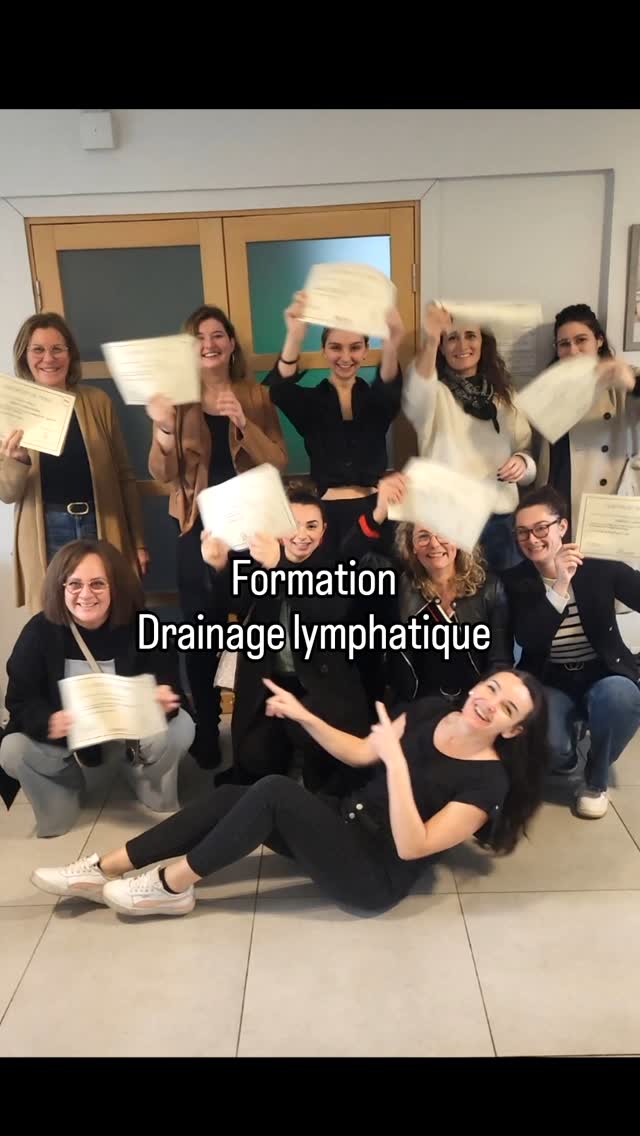 💫 Une session 100% féminine placée sous le signe du bien-être et de l’apprentissage !
Cette formation en drainage lymphatique a réuni des femmes motivées, prêtes à maîtriser une technique essentielle pour favoriser la circulation, éliminer les toxines et offrir une profonde sensation de légèreté.
Un grand bravo à toutes les participantes pour leur engagement et leur belle énergie tout au long de la formation. Vous repartez avec un savoir-faire précieux pour accompagner vos futurs clients vers plus de bien-être et de vitalité.
📅 Prochaines sessions disponibles – Réservez dès maintenant !
📩 Plus d’infos en message privé.
#FormationMassage #DrainageLymphatique #MassageBienEtre #BienEtre #FormationBienEtre #PraticienBienEtre #Massothérapie #MassageRelaxant #BeRelaxCenter #ClickToBeRelax #MassageProfessionnel