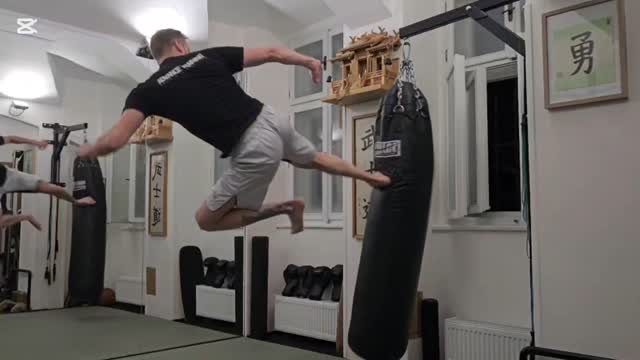 Full #fridaynight #workout in 3 minutes #karate #capoeiraluta #strengthandconditioning