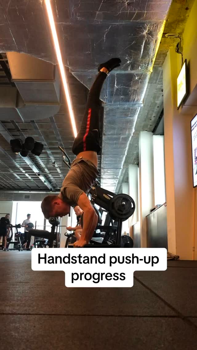 10.000 Handstand kick-ups later….
#handstand #handstands #handstandpushups #calisthenics #calisthenia #calisthenics_lifestyle #calisthenicsmovement #fyp