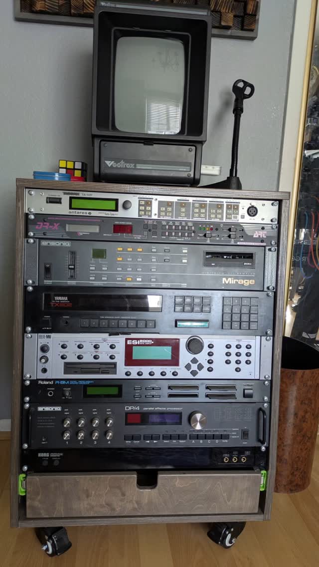 A few people have asked recently what synths, sequencers, samplers, and drum machines I've been using in the music for Motor Overflow. Here are many of them used in the past year and currently. And two of the guitars. Cheers.
#sequentialcircuits #roland #doepfer #rickenbackerbass #kiesel #kurzweil #ensoniq #emu #korg #yamahasynth #appliedresearchandtechnology #oberheim #peavey #neve #heritageaudio #davesmithinstruments #majella #neumann