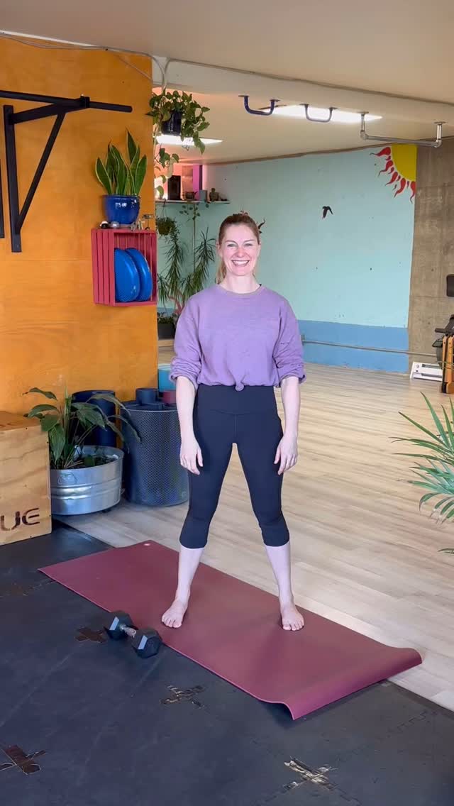 Squat to overhead press! There are so many ways to modify this great full body exercise. Start with good form. Work your way up to speed and power.
I’ll try to post good exercise exercises and how to do them properly often on this channel. My goal is to teach people how to work out well!
#goodform #proprioception #organizeyourbody #goodmovement #protectyourback #corestrength #personaltrainer #adventurertraining #columbiacityseattle