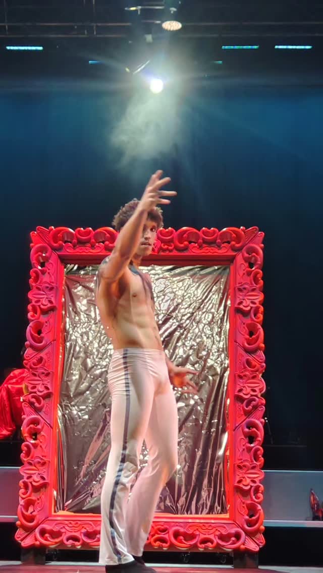 Noche inolvidable, espectacular!!!
👏👏👏👏👏
Dorian Gray Tanztheater by Enrique Gasa Valga
Innsbruck Winter Dance Festival
.
#innsbruckwinterdancefestival #doriangray #tanzkunst #uraufführung #limonadadancecompany #myinnsbruck #Innsbruck