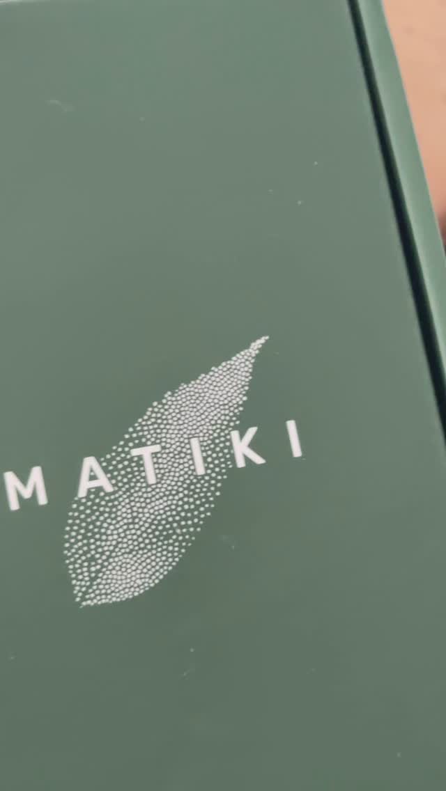 Say hello to your skinâs new obsession ⨠Our Revive and Replenish Serum is packed with hydration, collagen-boosting goodness, and that next-level glow. Your skincare routine just got an upgrade! đ