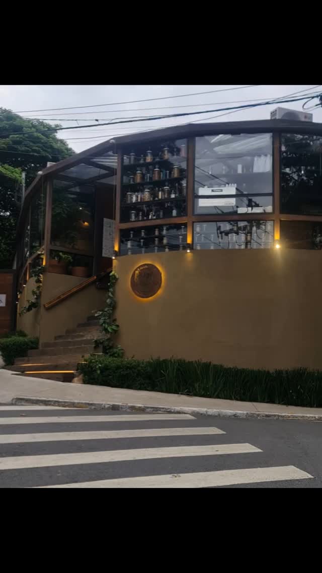 O delicioso @restbaananaverde pintado com Roca, internamente e externamente. 🍀🌿🌳
#tintasustentável #tintaabasedeterra #sustentável #rocatintas #vilamadalena