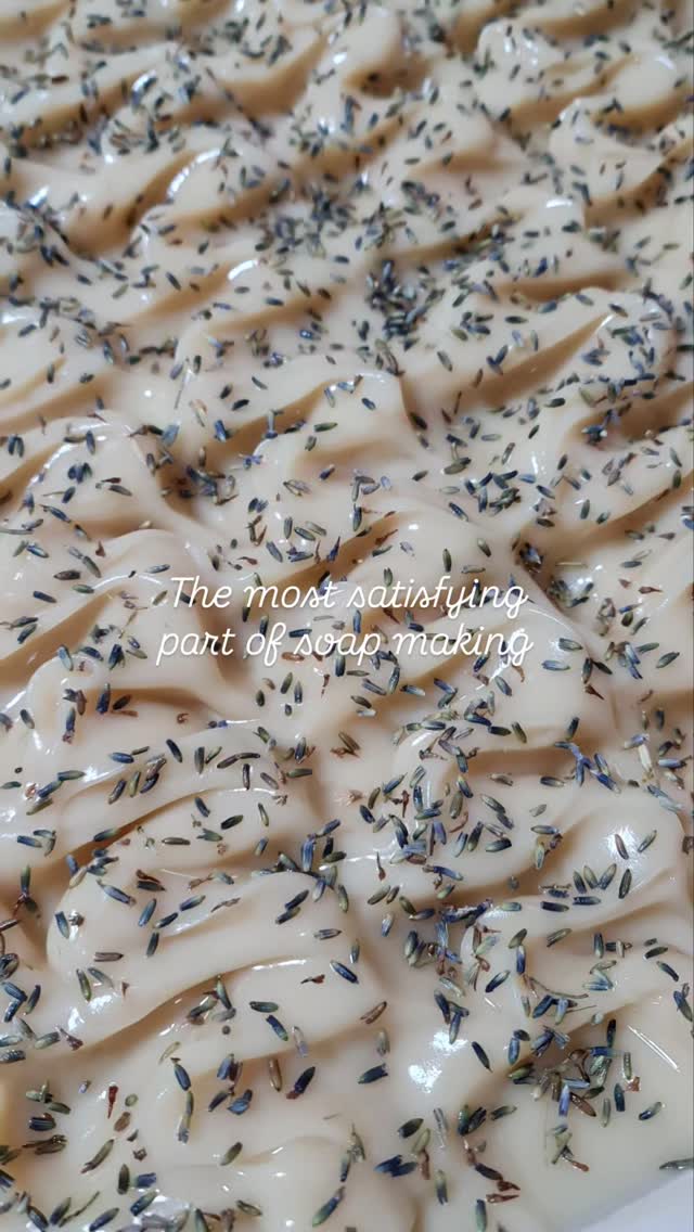 Texturing the tops of freshly poured soap is SO satisfying! I've never done one that I didn't love 🫶🏻
Which texture is your favourite? ✨️
.
.
.
.
.
#SatisfyingSoap #HandmadeWithLove #SoapArt #SoapMakingMagic #SatisfyingTextures #HandmadeBeauty #SoapTexture #HandmadeSoap #SoapPouring #LeedsBusiness #ArtisanSoap #SupportLocalBusinesses #SmallBusinessSaturday #VeganSoap