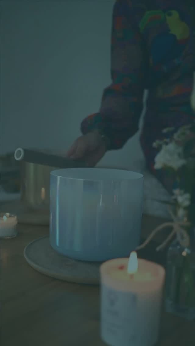 Erlebe die transformative Kraft eines Klangbades!
Tauche ein in eine Welt der Entspannung und Harmonie! Bei einem Klangbad biete ich dir die Möglichkeit, Körper und Geist in Einklang zu bringen. Lass den Stress des Alltags hinter dir und genieße die heilenden Klänge, die deine Sinne verwöhnen.
✨ Vorteile für dich:
* Tiefenentspannung: Lass die sanften Schwingungen der Klangschalen deinen Körper durchdringen und erlebe eine unvergleichliche Entspannung.
* Stressabbau: Befreie dich von mentalem Ballast und finde innere Ruhe – perfekt für einen klaren Kopf im Alltag!
* Energie tanken: Fühle dich revitalisiert und voller Energie, bereit, die Herausforderungen des Lebens anzugehen.
* Emotionale Balance: Lerne, emotionale Blockaden zu lösen und finde dein inneres Gleichgewicht.
* Kreativität fördern: Lass dich von den Klängen inspirieren und öffne deinen Geist für neue Ideen.
🌈 Melde dich jetzt an und entdecke das Wohlbefinden, das du verdienst!
Dein Weg zu mehr Gelassenheit beginnt hier.
👉 www.esther-golik.de/klangbad-buchen 👈
Erlebe die Magie des Klangbades – ich freue mich auf dich!
#Klangbad #Morgenritual #Entspannung #Achtsamkeit #Selbstfürsorge #Energie #Kreativität #InnererFrieden #Auszeit #Entspannung #Klangheilung #Soundbath