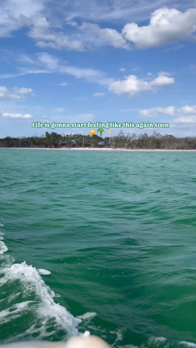 Sunshine, salt water, and endless boat days! Life’s about to feel like this again real soon 🩵
Who else is ready!? 🙋♀️✨🌴🛥️
•
•
•
•
#floridalife #visitflorida #boatlife #floridavacation #vspc #florida