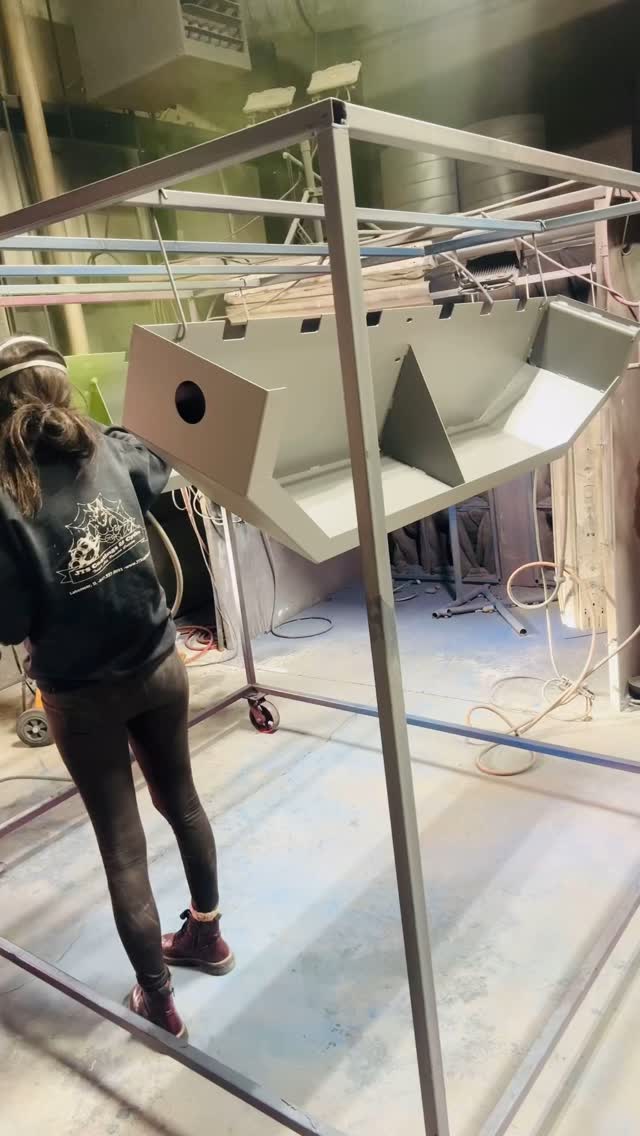 Had a blast coating these fenders @jtscoatings @prismaticpowders #illusiongreenice #prismaticpowders #trailerfenders