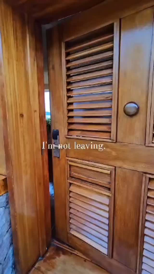 .
🌏Imagine waking up to the breathtaking views of St. Lucia’s Pitons, right from your sanctuary at Jade Mountain Resort.
🌏Each sanctum offers tranquility, luxury, and an open view that seems to merge with the lush Caribbean landscape.
🌏Dive into this exclusive escape and feel the true essence of paradise. 💚
#darrelljamestravel
#JadeMountainResort
#StLuciaDreams
#CaribbeanEscape
#LuxuryTravel
#TropicalParadise
#TravelGoals
#WorldTravel