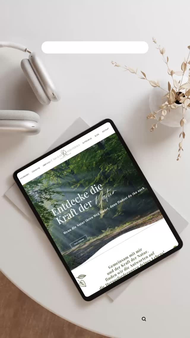 🌿✨ Ein Herzensprojekt, das gemeinsam gewachsen ist! ✨🌿
Die Zusammenarbeit mit @carolin_waldbaden war so harmonisch und schön, dass wir inzwischen mehr sind als nur Business Partner und ich bin sehr froh, so einen lieben Menschen kennengelernt zu haben!💝
💚 Gemeinsam haben wir nicht nur eine wunderschöne Website erschaffen, sondern auch ein stimmiges Branding mit Logo, Visitenkarten, Flyern
und Roll-Ups gestaltet – alles, was es braucht, um ihre unglaublich wertvolle & tolle Arbeit sichtbar zu machen. ✨
Mit ihrer Leidenschaft als Naturcoach, zertifizierte Waldbotschafterin & Mental Health Coach unterstützt sie Menschen in herausfordernden Lebenslagen und schenkt ihnen mit der Kraft der Natur neuen Mut, Klarheit und innere Ruhe – und genau das spürte ich auch in unserer gemeinsamen Reise. 🌱
Ein großes Dankeschön auch an die wundervolle @christine_habedank, die sie während dieser Zeit als Business Mentorin begleitet und unterstützt hat.💫
Es ist so schön zu sehen, wie alles zusammenkommt, wenn Herz, Vision und Strategie im Einklang sind! 💛🌿
✨ Bist du bereit, dein Herzensbusiness sichtbar zu machen? Lass uns gemeinsam deine Marke authentisch in Szene setzen! Kommentiere mit “Herz” - ich freue mich auf deine Nachricht! 💌✨
#WebdesignMitHerz #BrandingMitSeele #Naturcoaching #MentalHealth
#BusinessMentoring #Herzensprojekt #website #GemeinsamWachsen #webdesigner #wixwebsite #branding #logodesigns