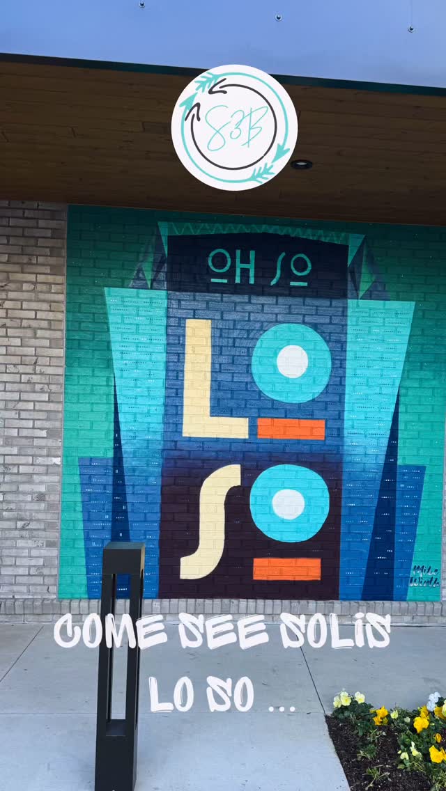 Nothing itty bitty about this model studio apartment in Solis LoSo! Plenty of living space, storage and kitchen for cooking! Come get cozy on our first ever Murphy bed installation! It’s a beauty and so much fun to design!
#murphybeddesign #multifamilydesign #greystarapartments #greystarliving #studioapartment #smallspaceliving #solislosoliving #multifamily #charlottemultifamily