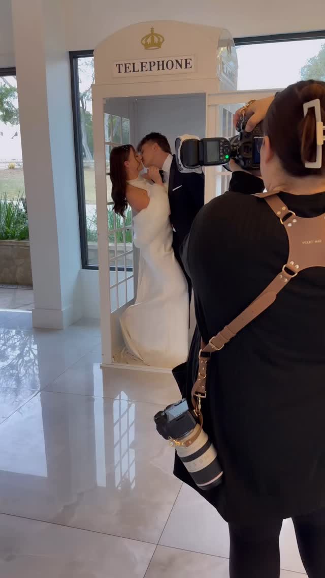 Looking for a photographable moment on your big day? Step inside the phonebooth 🫶🏼✨
Content Creation: @stoneavenuesocial
Photo: @southernoaksandco
Host: @southernoaksandco
Wedding Planner: @lightandlovely.co
Venue: @Thevidereestate
Wedding Dresses: @wildflowerbridalstudiotx
Tux Rental: @stitchandtie
HMU: @bettybeauteco
Winter Cake/cupcakes: @Sugarshakerbakery
Greenery Cake: @kelleycakesco
Flower Wall @littlelemonshots
Floral: @Birdie.creative
Signage: @Gracekatedesignco
Photo Booth: @homesteadphotoboothco
Stationary: @anaandink
Decor Rental: @rentwithsimplybliss
Llamas: @leslielanellamas
Bounce House: @sunshinerentalsdfwaustin
Phone Booth: @thephoneboothatx
Wedding Tattoos: @tattooedweddings
Wedding Painter: @snapchicweddingpainting
Videographer : @lorinotorious
#austinwedding #wedding #weddingphotography #weddinginspiration