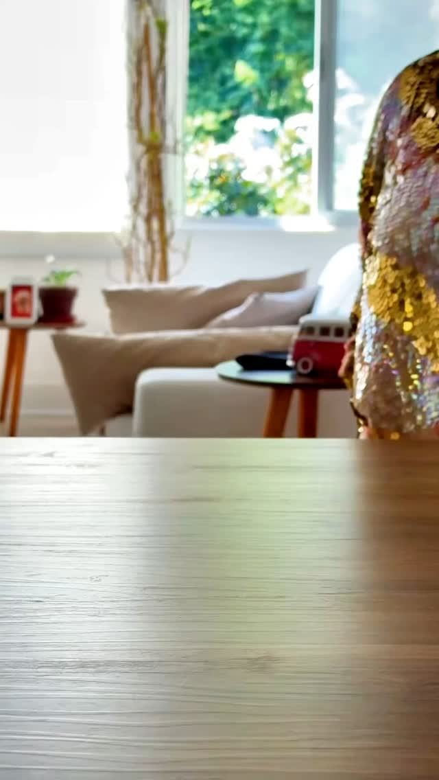 Michelada, Chavela, Cerveja Suja, Cerveja Mexicana… O nome varia, mas uma coisa é certa: essa bebida é perfeita para compartilhar no Carnaval! 🎉
E falando em compartilhar… a Bolsa da Bazica carrega tudo com praticidade, e os óculos incríveis da @allwood.brasil deixam o look pronto pra curtir o calor do carnaval. Então já separa os ingredientes e chama os amigos!
Receita de Michelada:
• 1 cerveja bem gelada
• Suco de 1 limão
• Molho inglês e molho de pimenta a gosto
• Sal e pimenta para temperar
• Gelo e um copo com borda de sal (ou sal + pimenta)
Mistura tudo, brinda e aproveita! 🍻 Quem aí vai testar essa receita hoje?
#Michelada #CervejaMexicana #ReceitaDeDrinks #BebidaParaCompartilhar #SouBazica #ProdutoArtesanal #Sustentabilidade #Allwood #Carnaval