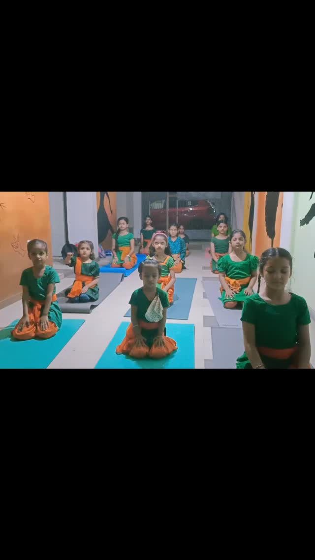 Get moving get grooving and let the music move you !! ⭐
SangiTharanga Dance and Music School Surat #sangitharanga Bharatanatyam class #Dance class Surat