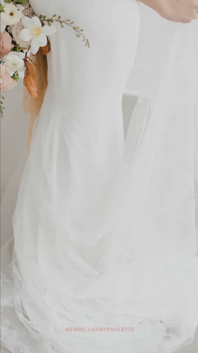 We believe every bride deserves to feel seen, celebrated, and stunning on her big day. 💖 That’s why we offer custom-fit robes for plus-size and petite brides—because inclusivity is our love language. 🤍 Tag a bride who deserves the perfect fit!
#inclusivebride #bridalconfidence #plussizebride #petitebride #luxuryforall #bridalglow #weddingdayfeels