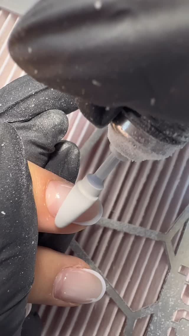 Vi er så stolte av det flotte arbeidet Frosina har skapt! 💅💖 Hver detalj er nøye utformet for å gi deg det perfekte neglene som både er stilige og elegante. Fra klassiske design til mer moderne og kreative uttrykk – Frosina kan alt! 🌟
Er du klar for å oppgradere neglene dine? Bestill time hos Frosina hos JK Beauty i dag! 📅
#JKBeauty #Negledesign #NailArt #jkbeauty #Negler #Beauty